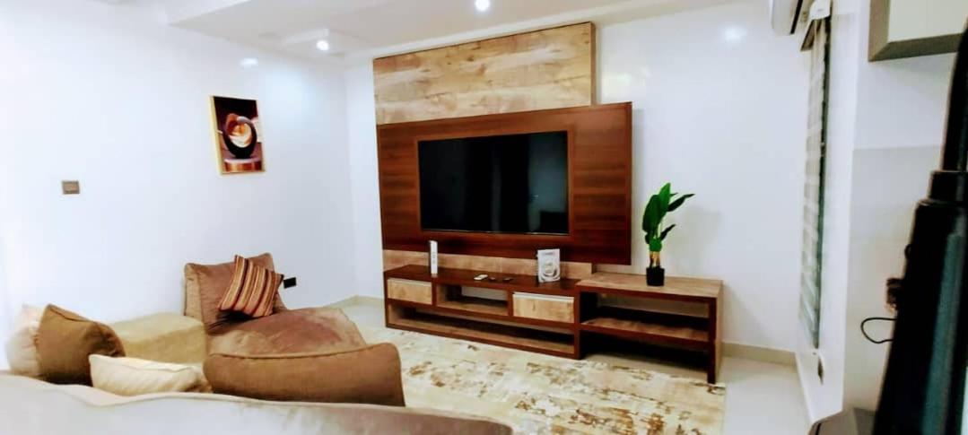 Beautiful One Bedroom Apartment In Opebi, Ikeja Exteriör bild