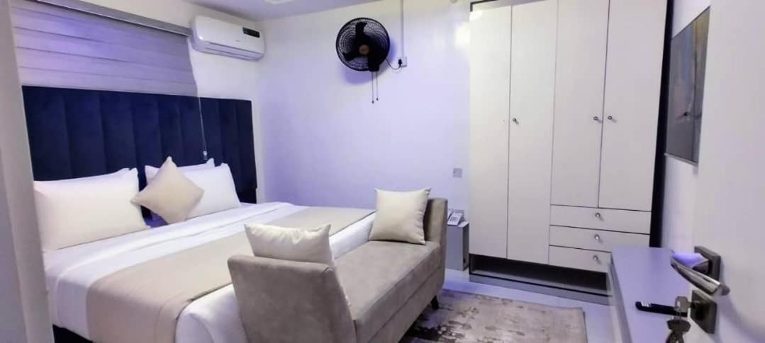 Beautiful One Bedroom Apartment In Opebi, Ikeja Exteriör bild